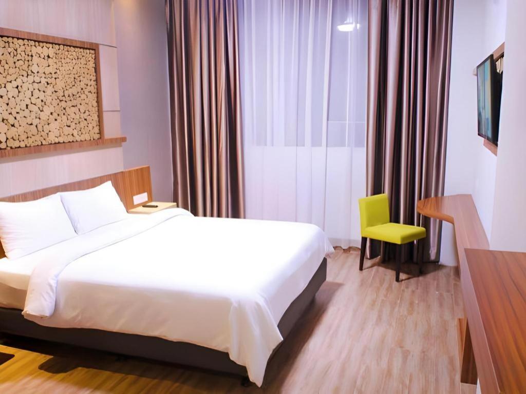 Ayola First Point Hotel Pekanbaru Exterior foto