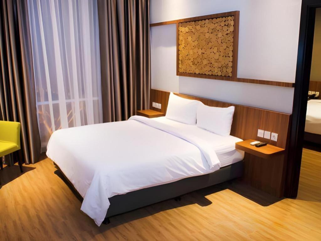 Ayola First Point Hotel Pekanbaru Exterior foto